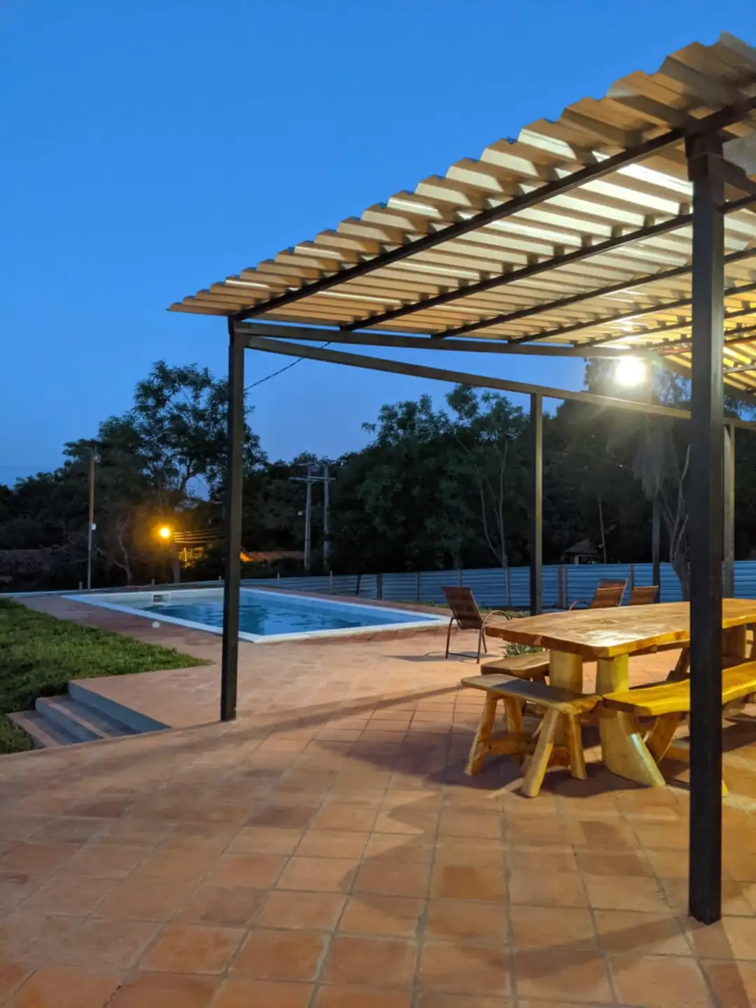 Pérgola al atardecer - Majona casa de campo